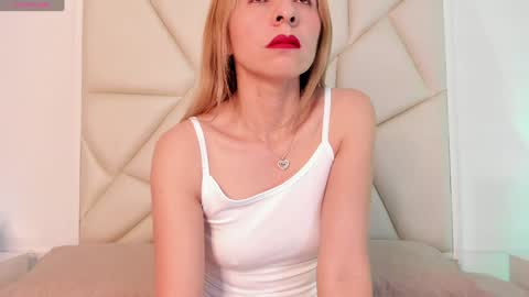 Snapshot of danyfreydell chatting on January 11, 1:11 pm online show from January 11, 1:11 pm