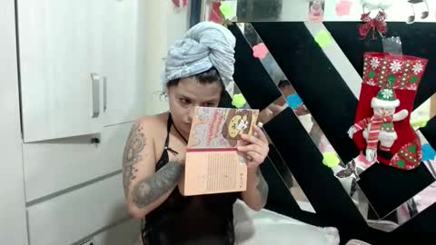 daphne877046 online show from November 17, 6:52 pm