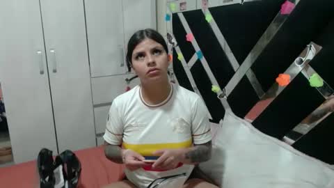 daphne877046 online show from April 13, 7:25 pm