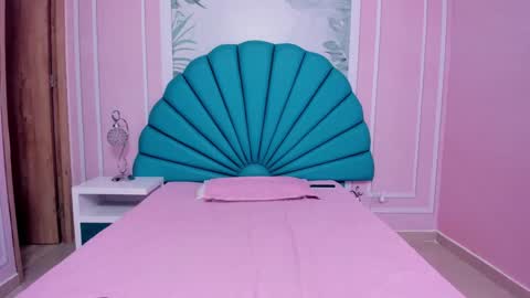 Daphne  online show from January 12, 11:28 am