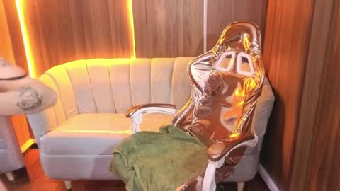 daphne_nicole_b online show from April 8, 1:02 pm