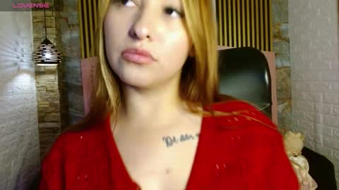 Snapshot of daphne_walton chatting on September 26, 3:53 pm daphne_walton online show from September 26, 3:53 pm