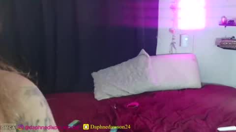 Snapshot of daphnedixon chatting on December 14, 5:07 am daphnedixon online show from December 14, 5:07 am