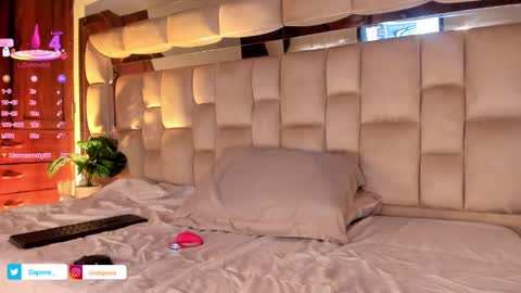 Daphne online show from October 2, 2:44 pm