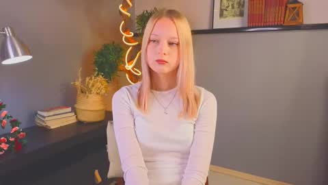 Kami online show from November 12, 3:37 am