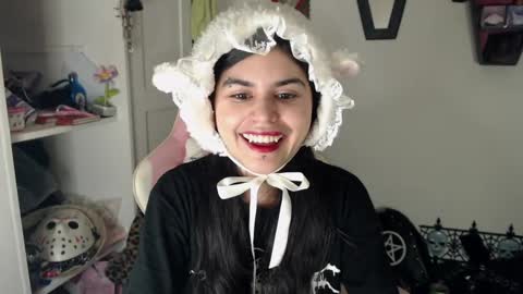 Moony online show from December 4, 4:54 am