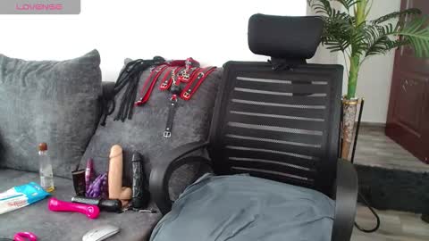 Snapshot of dark_coco chatting on September 28, 8:52 am Coco online show from September 28, 8:52 am