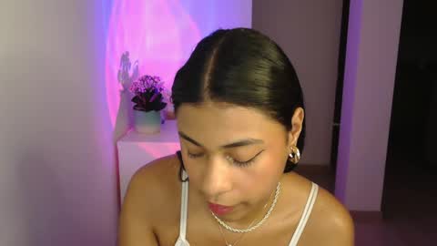Snapshot of dark_enchantress_ chatting on December 10, 12:17 am Sofia online show from December 10, 12:17 am