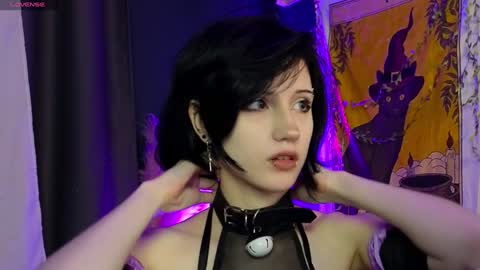 Snapshot of dark_vamp_ chatting on December 4, 9:02 pm Vamp online show from December 4, 9:02 pm