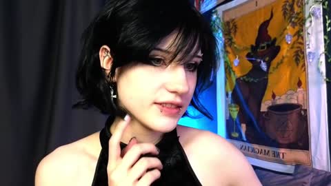 Snapshot of dark_vamp_ chatting on December 19, 10:21 pm Vamp online show from December 19, 10:21 pm
