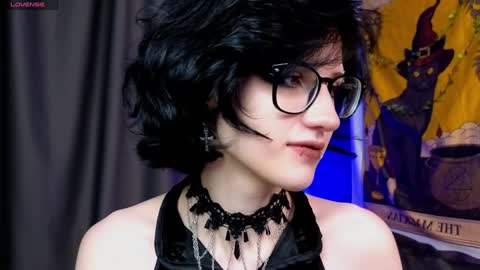 Snapshot of dark_vamp_ chatting on December 11, 9:01 pm Vamp online show from December 11, 9:01 pm