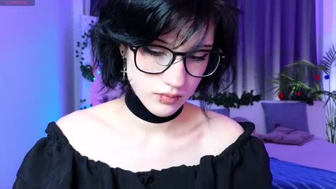 Snapshot of dark_vamp_ chatting on December 21, 9:25 pm Vamp online show from December 21, 9:25 pm