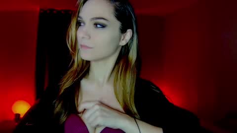 Snapshot of darkskullmistress chatting on January 4, 3:29 am roseredgoddess online show from January 4, 3:29 am