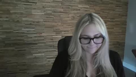 Snapshot of davinadeep chatting on October 15, 10:23 pm Davina online show from October 15, 10:23 pm
