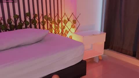 dea_athenea online show from April 7, 8:33 pm