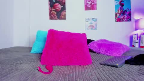 debbie_hans online show from November 8, 11:37 am