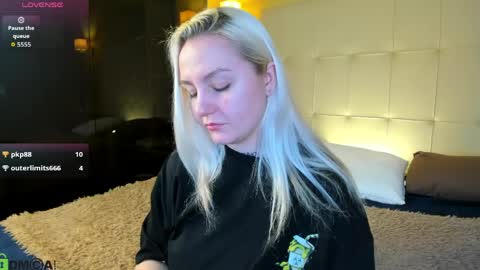 Debbie Mon Tue Fri Sun Sat GMT 3 1000am - 0400pm  online show from April 7, 5:37 pm