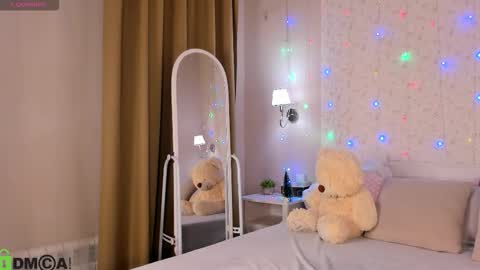 Jennifer online show from December 19, 11:41 pm