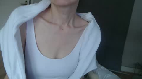 Snapshot of deessedivine chatting on October 13, 3:04 pm KamiDevi online show from October 13, 3:04 pm
