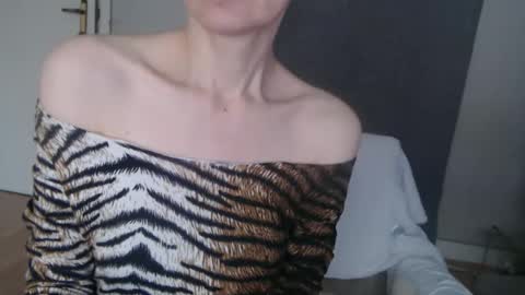 Snapshot of deessedivine chatting on October 16, 3:36 pm KamiDevi online show from October 16, 3:36 pm
