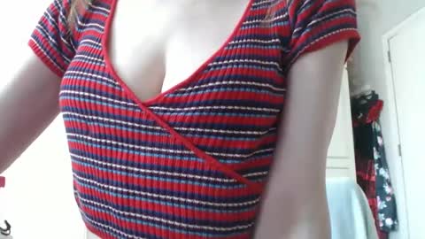 Snapshot of deessedivine chatting on March 11, 4:18 pm KamiDevi online show from March 11, 4:18 pm