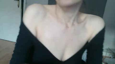 Snapshot of deessedivine chatting on October 18, 2:09 pm KamiDevi online show from October 18, 2:09 pm