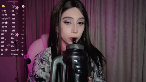 Stephanie.e  online show from September 11, 8:14 am