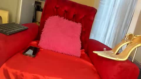 deli_la online show from February 27, 10:48 am