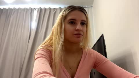 Amelia online show from May 28, 1:09 pm