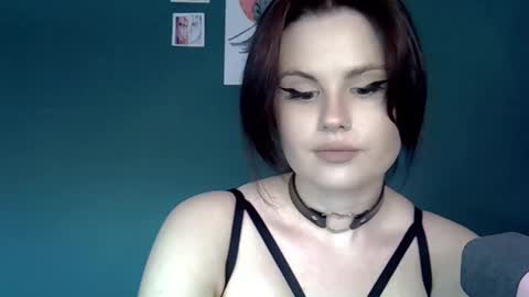 dellacrush_ online show from February 23, 5:01 pm