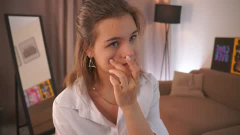 Hi my name is Sari nice to see you in my Room online show from July 14, 4:06 am