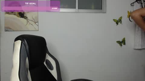 Snapshot of denis_sweet_ chatting on January 24, 11:23 pm denis online show from January 24, 11:23 pm