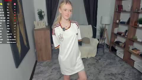 Denna online show from July 20, 9:04 pm