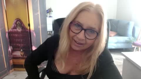 Snapshot of desiresofia chatting on October 19, 2:19 pm S O F I A online show from October 19, 2:19 pm
