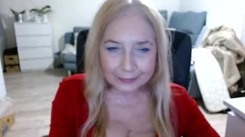 Snapshot of desiresofia chatting on December 20, 2:49 pm S O F I A online show from December 20, 2:49 pm