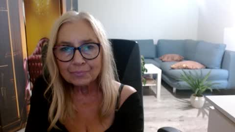 Snapshot of desiresofia chatting on September 18, 2:48 pm S O F I A online show from September 18, 2:48 pm