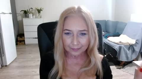 Snapshot of desiresofia chatting on January 19, 7:57 am S O F I A online show from January 19, 7:57 am