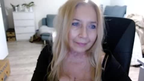Snapshot of desiresofia chatting on December 19, 2:46 pm S O F I A online show from December 19, 2:46 pm