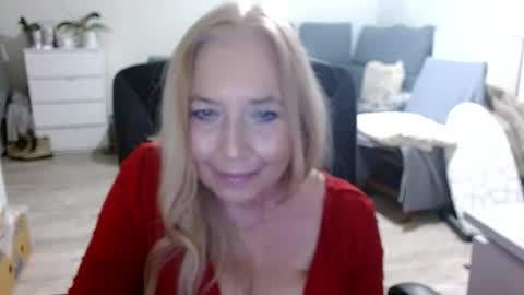 Snapshot of desiresofia chatting on December 28, 2:53 pm S O F I A online show from December 28, 2:53 pm