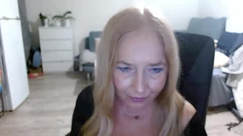 Snapshot of desiresofia chatting on January 2, 7:55 am S O F I A online show from January 2, 7:55 am