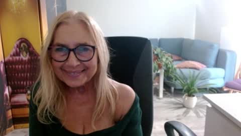 Snapshot of desiresofia chatting on October 10, 2:44 pm S O F I A online show from October 10, 2:44 pm