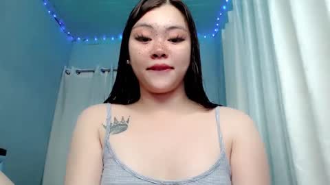 Snapshot of destinyroxie chatting on December 19, 1:18 pm ROXIE online show from December 19, 1:18 pm