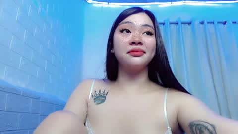 Snapshot of destinyroxie chatting on February 7, 5:31 am ROXIE online show from February 7, 5:31 am