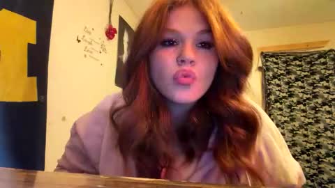 dezzydez354 online show from February 22, 1:06 am