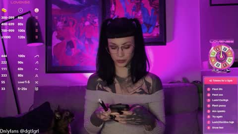 dgtlgrl online show from October 28, 3:40 pm