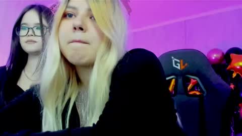 Dia online show from October 19, 8:44 pm