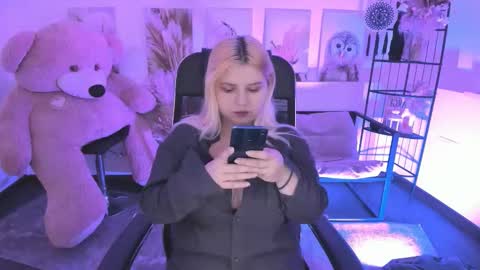 Dia online show from December 13, 7:53 pm