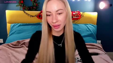 Snapshot of diana_garrett chatting on December 12, 8:57 am Diana  online show from December 12, 8:57 am