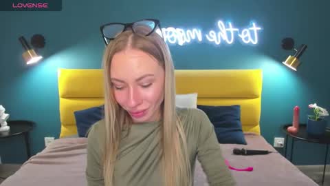 Snapshot of diana_garrett chatting on October 2, 8:30 am Diana  online show from October 2, 8:30 am