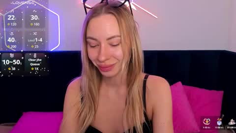 Snapshot of diana_garrett chatting on October 10, 1:54 am Diana  online show from October 10, 1:54 am